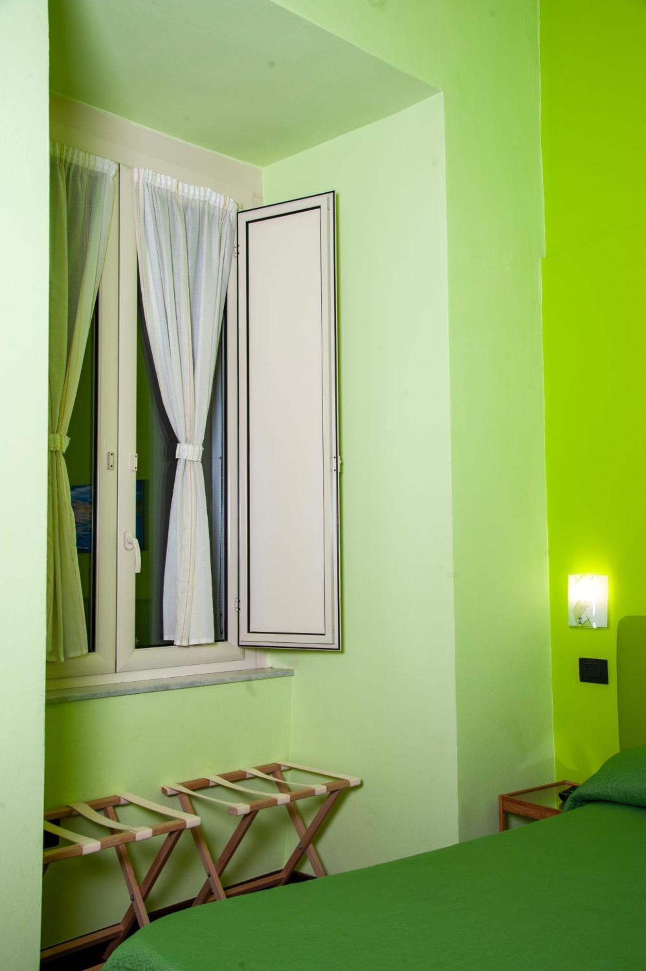 نابولي Palazzo Carafa Della Spina Room And Apartment المظهر الخارجي الصورة