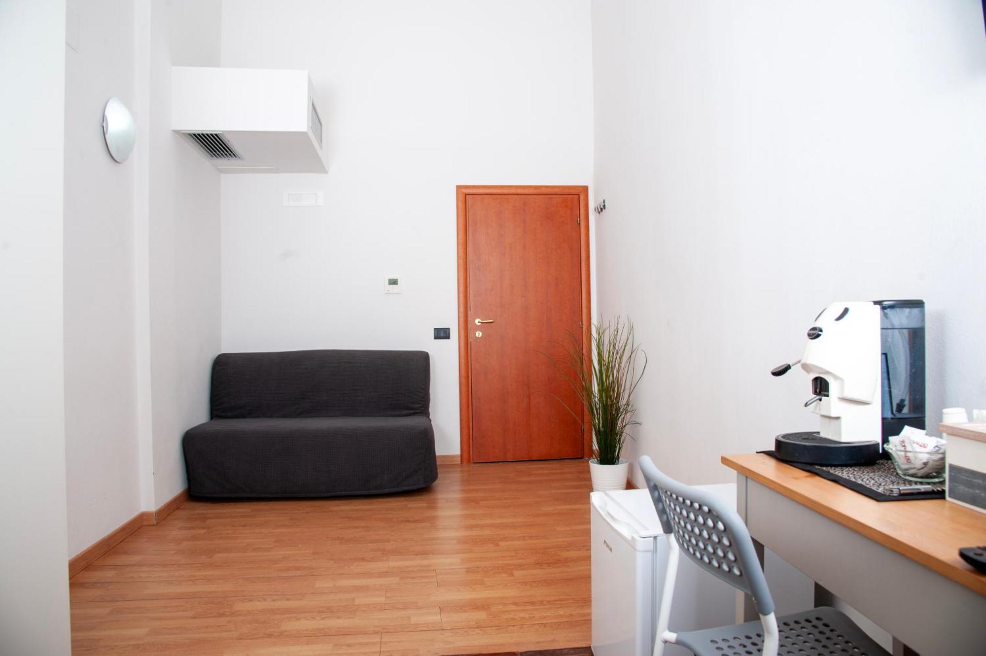 نابولي Palazzo Carafa Della Spina Room And Apartment المظهر الخارجي الصورة