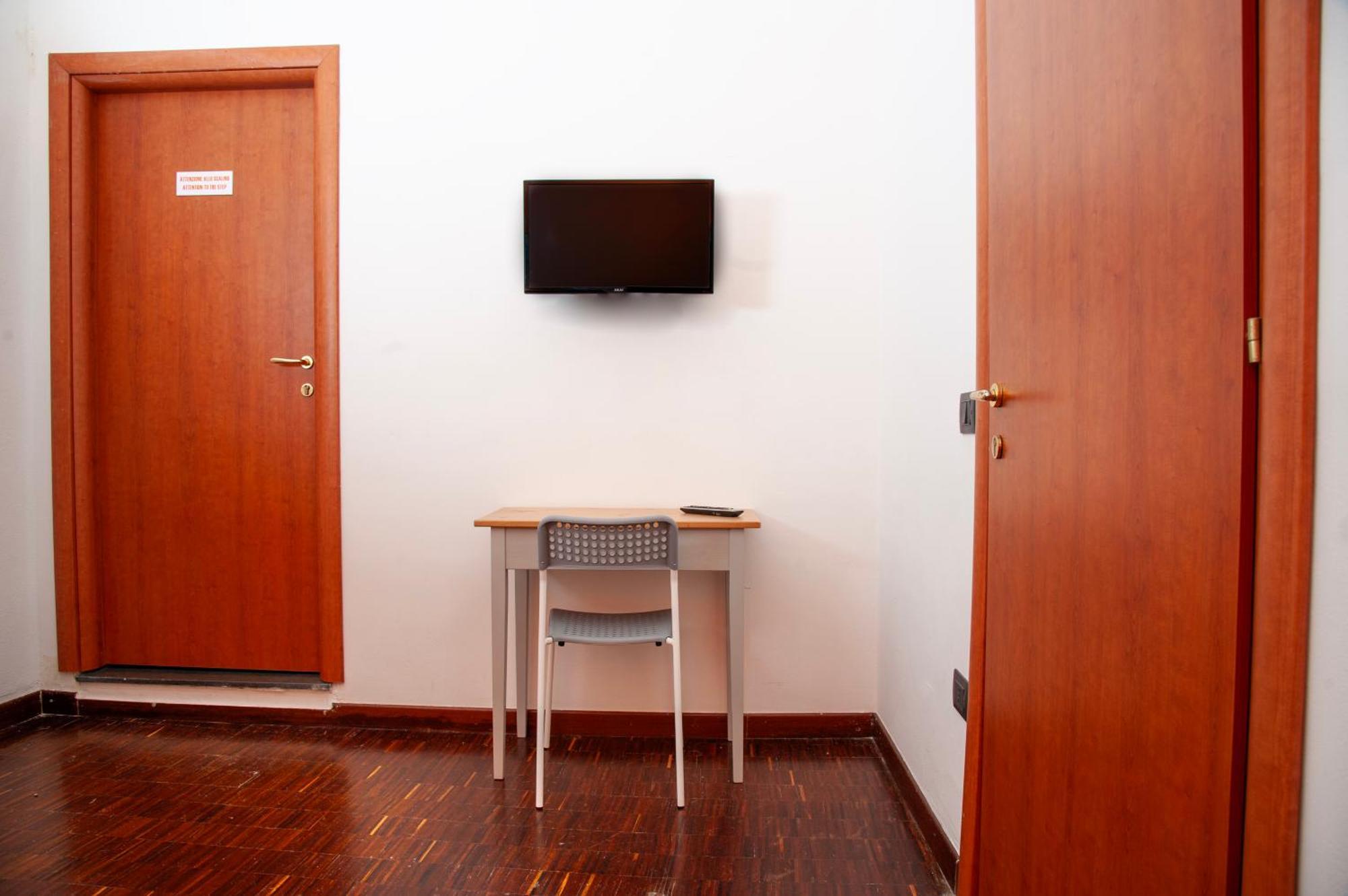 نابولي Palazzo Carafa Della Spina Room And Apartment المظهر الخارجي الصورة
