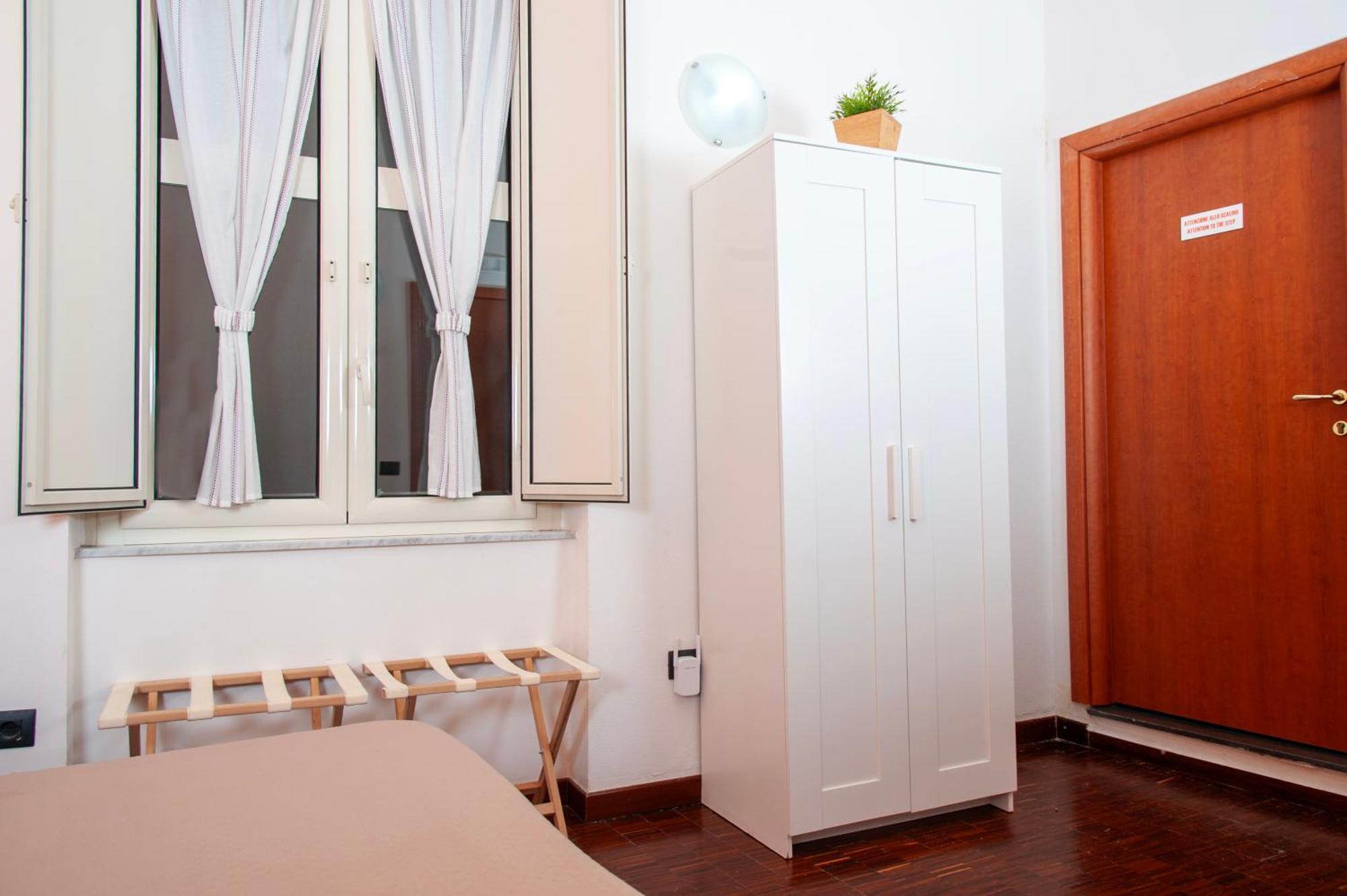 نابولي Palazzo Carafa Della Spina Room And Apartment المظهر الخارجي الصورة