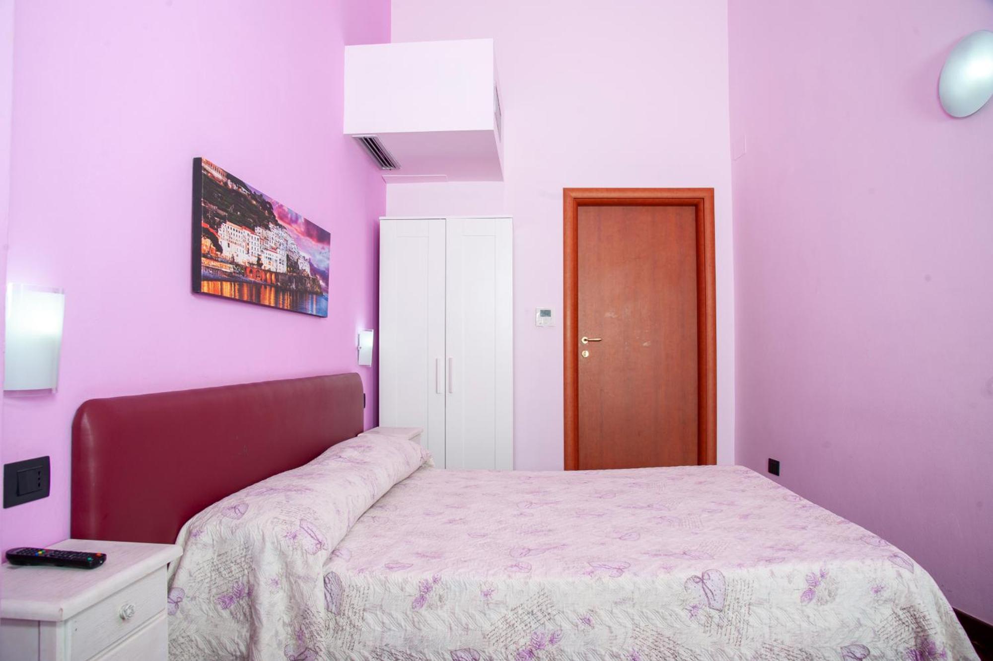 نابولي Palazzo Carafa Della Spina Room And Apartment المظهر الخارجي الصورة