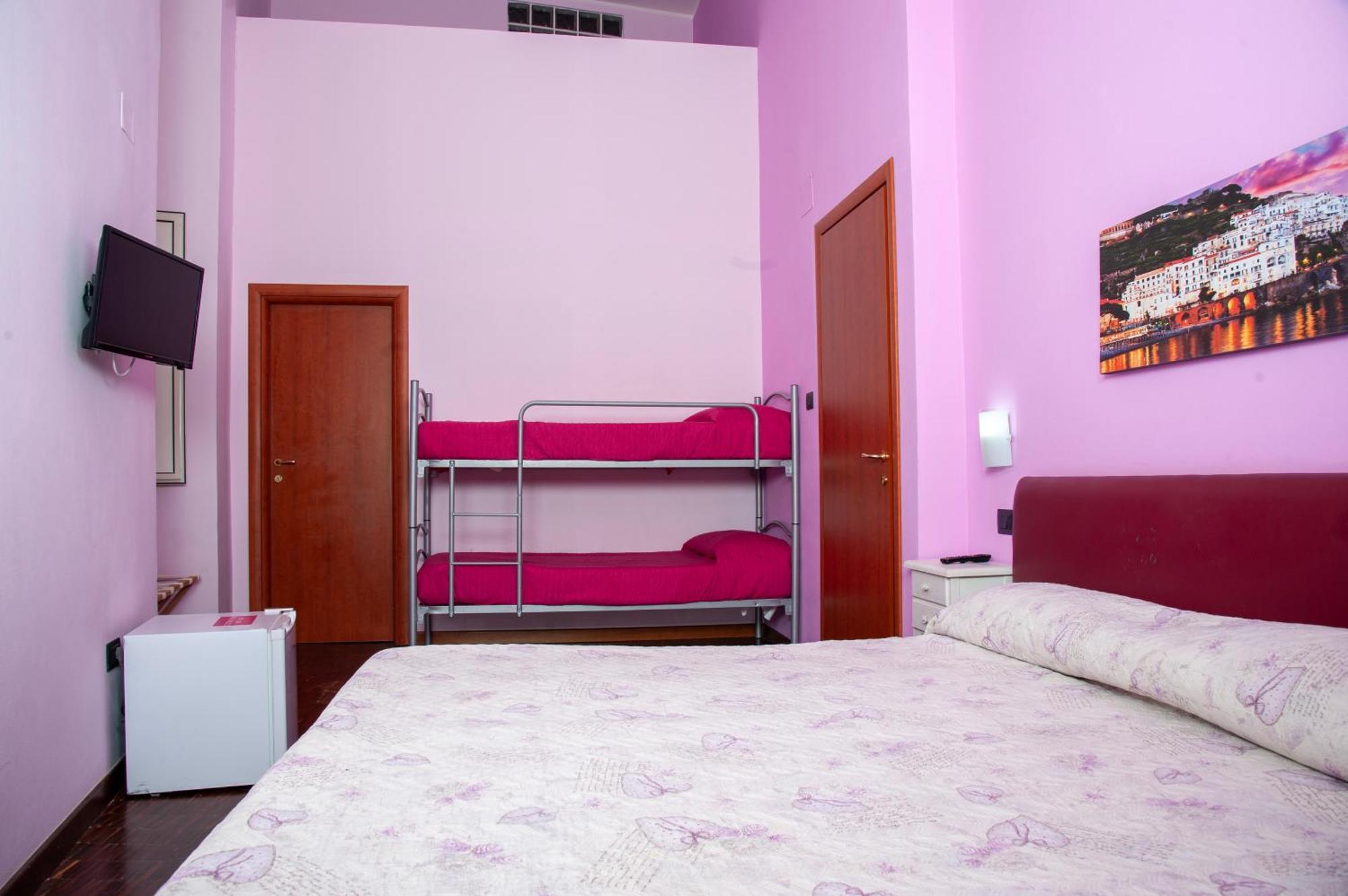 نابولي Palazzo Carafa Della Spina Room And Apartment المظهر الخارجي الصورة