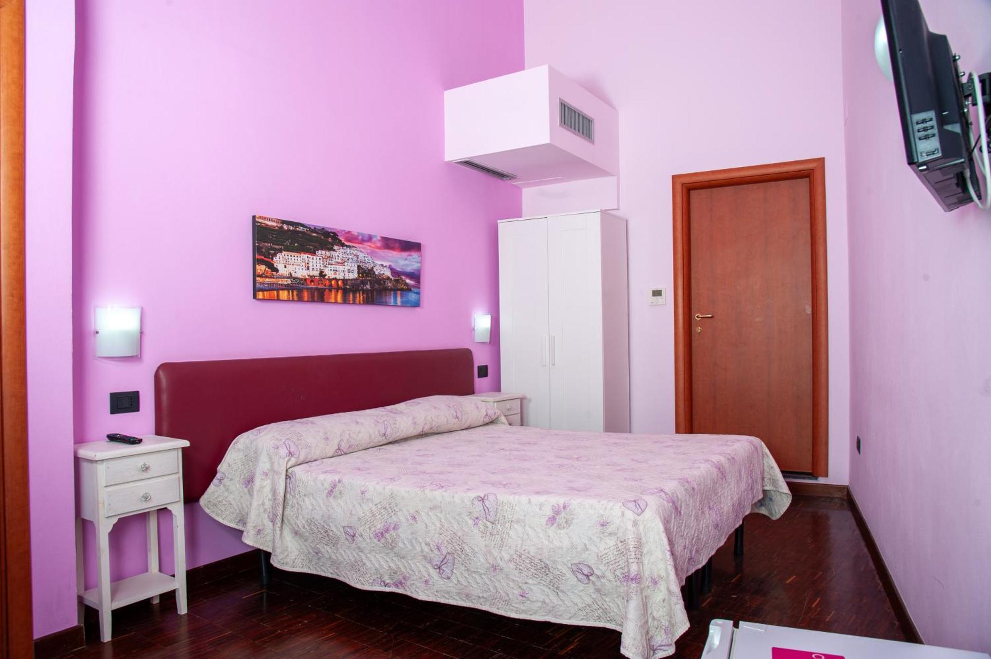 نابولي Palazzo Carafa Della Spina Room And Apartment المظهر الخارجي الصورة