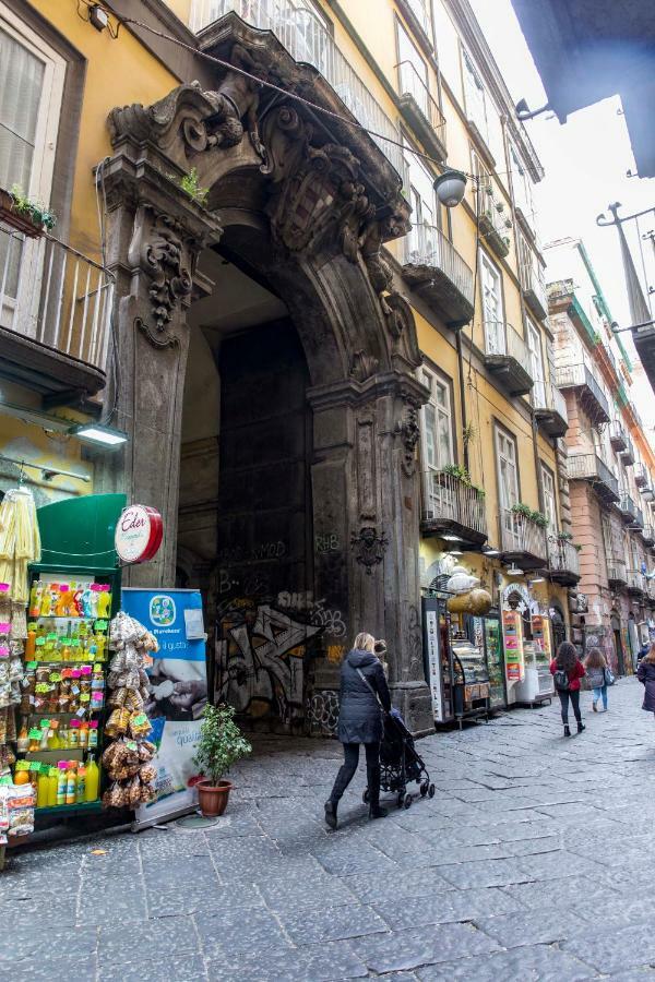 نابولي Palazzo Carafa Della Spina Room And Apartment المظهر الخارجي الصورة