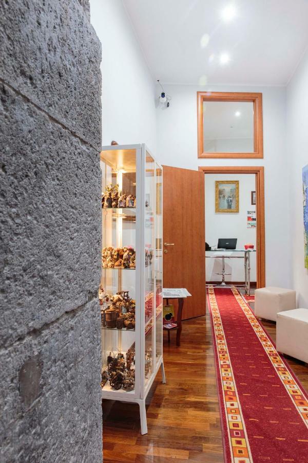 نابولي Palazzo Carafa Della Spina Room And Apartment المظهر الخارجي الصورة