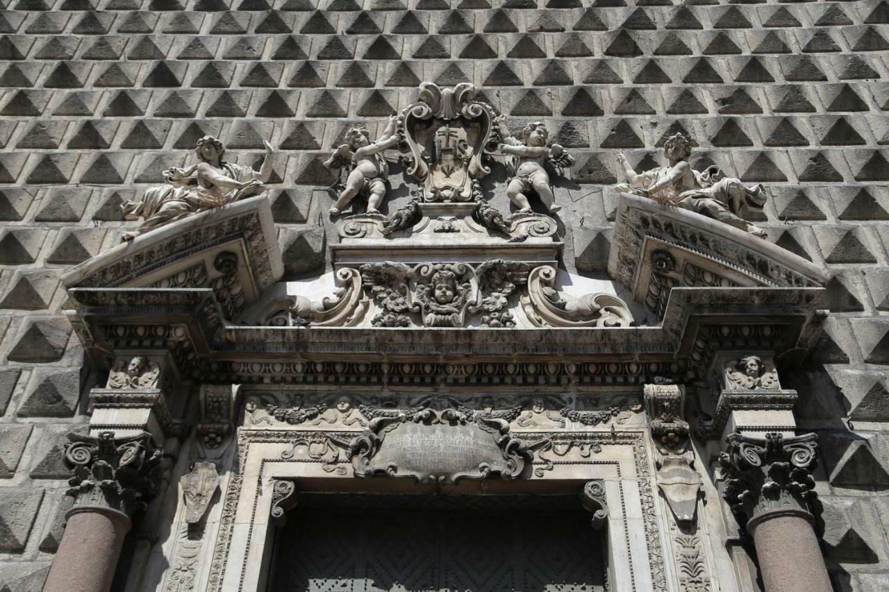 نابولي Palazzo Carafa Della Spina Room And Apartment المظهر الخارجي الصورة