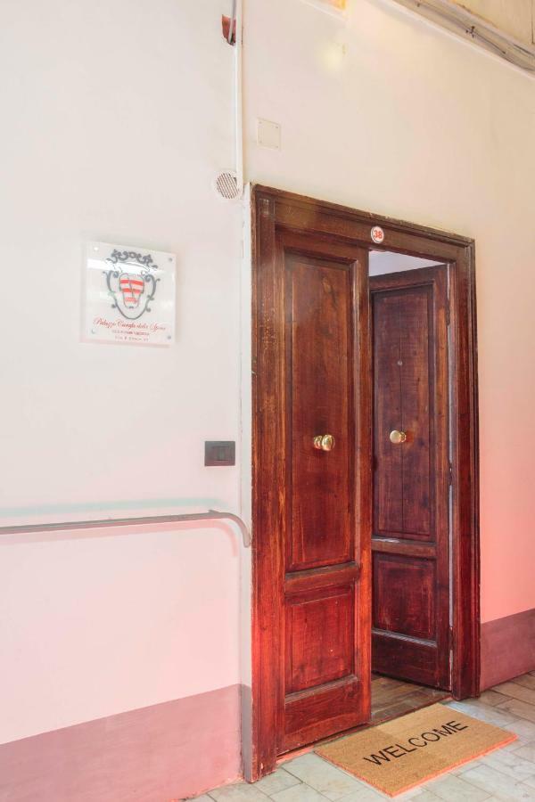 نابولي Palazzo Carafa Della Spina Room And Apartment المظهر الخارجي الصورة